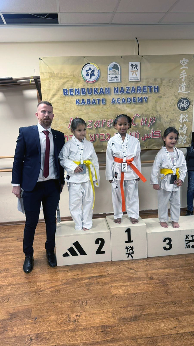 مدرسة حسني عرار للكراتيه وفنون القتال تتألق في بطولة كأس الناصرة القطرية 2025